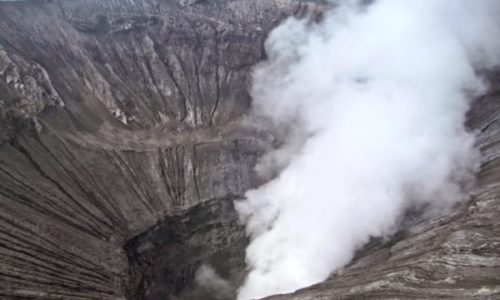 Kawah Gunung Bromo Yang Kelihatan Indah Dan Menarik